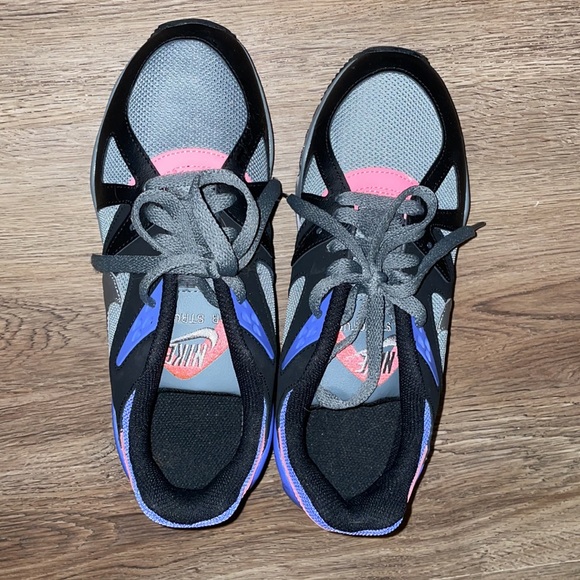 Nike Shoes - Picture 6 of 7